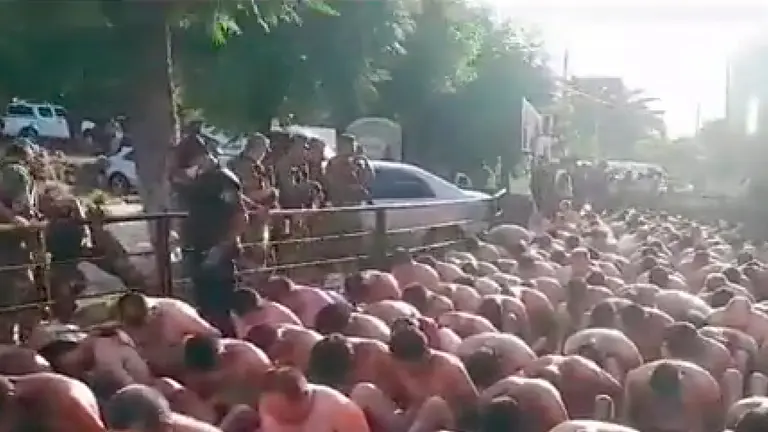 Reos en la c&aacute;rcel de Paraguay, tras el operativo./ CAPTURA DE VIDEO