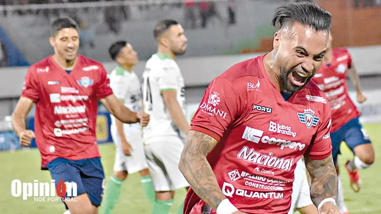 Juli&aacute;n Vel&aacute;zquez festeja una conquista para el Imperio Escarlata./ NO&Eacute; PORTUGAL
