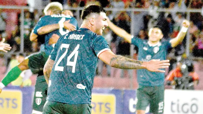 Tomayapo festeja un gol en el estadio IV Centenario./ APG