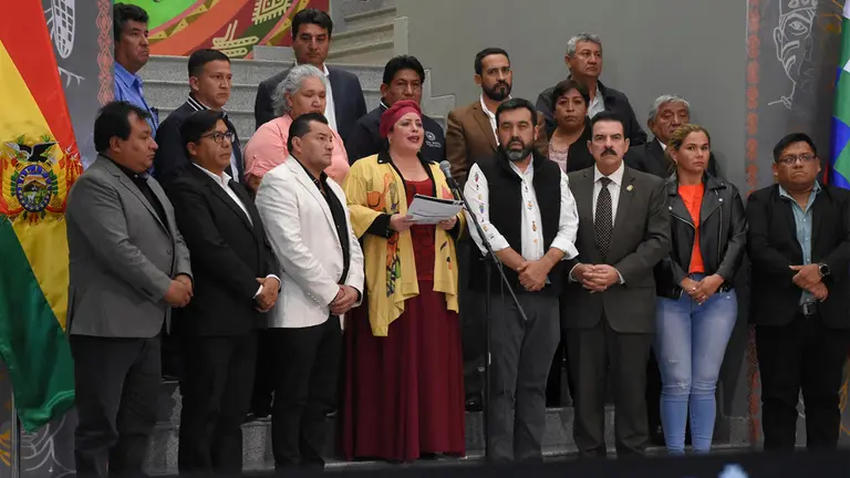 Alcaldes tras la reuni&oacute;n coon el presidente y autoridades nacionales./ APG