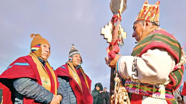 El vicepresidente David Choquehuanca y el presidente Luis Arce, durante la ceremonia ancestral./ ABI