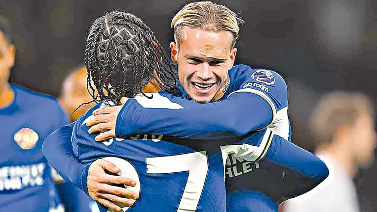 Galagher y Gusto celebran un tanto del cuadro blue./ INSTAGRAM CHELSEA FC