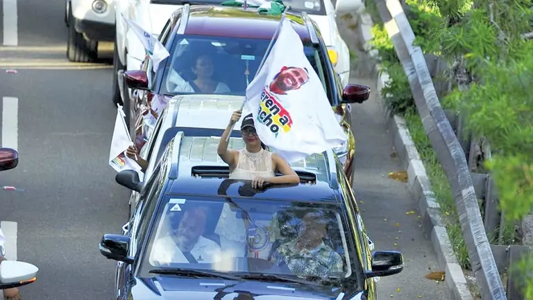 Una caravana recorre las calles de Santa Cruz, en apoyo a Luis Fernando Camacho./ APG