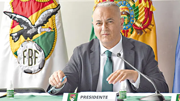 Fernando Costa, titular federativo, se dirige a los medios de comunicación en una conferencia de prensa. / APG
