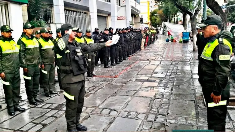 Efectivos policiales la ma&ntilde;ana del 1 de enero al inicio de los operativos. ABI
