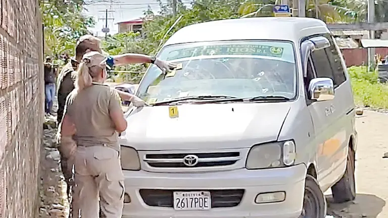 El veh&iacute;culo en el que ocurri&oacute; el asesinato./ CAPTURA RADIO SOBERAN&Iacute;A