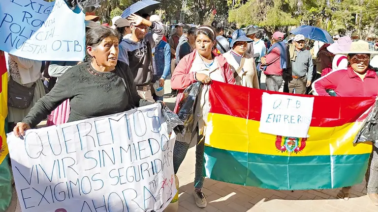 Vecinos de la OTB Entre R&iacute;os exigen justicia por Alejandrina y piden seguridad en la zona./ MARIELA COSS&Iacute;O