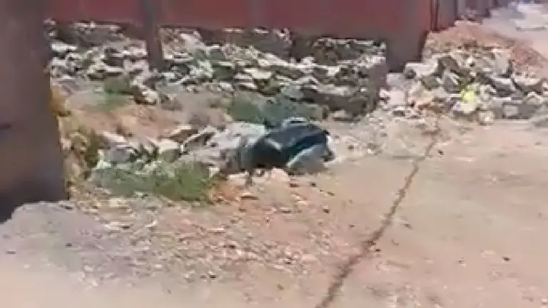 La maleta encontrada en una urbanizaci&oacute;n en Oruro. CAPTURA DE VIDEO