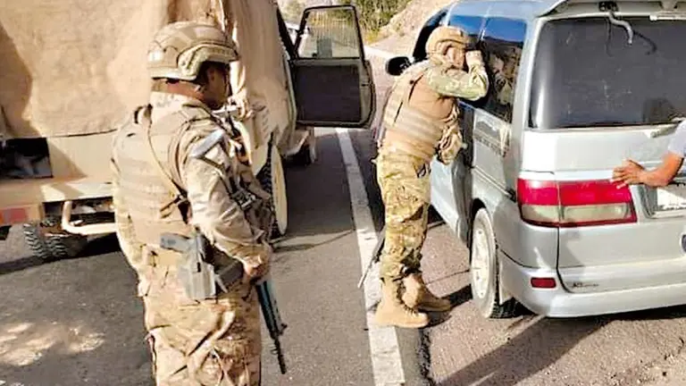Fotograf&iacute;a ilustrativa de militares del CEO-LCC durante un operativo./ VICEMINISTERIO DE LUCHA CONTRA EL CONTRABANDO