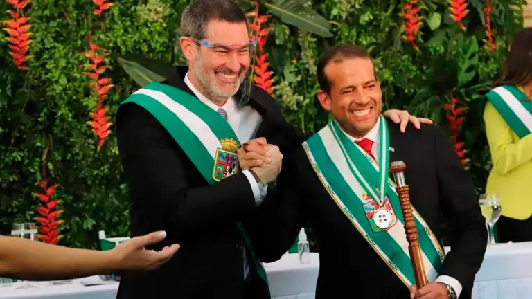 El presidente de la ALD, Zvonko Matkovic y el gobernador de Santa Cruz Luis Fernando Camacho. Gentileza Unitel