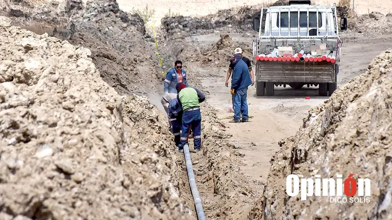 La instalaci&oacute;n de tubos para el ingreso de agua./ DICO SOL&Iacute;S
