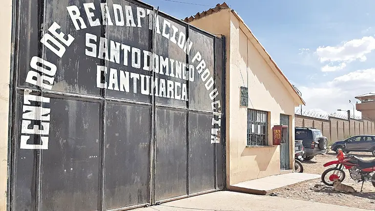 Frontis de la c&aacute;rcel de Cantumarca, Potos&iacute;, donde fue asesinado Donato Aguilario./ FISCAL&Iacute;A