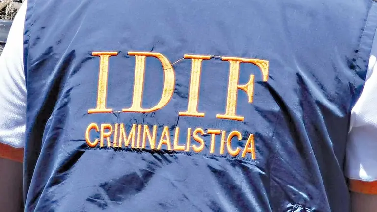 Fotograf&iacute;a del chaleco de un funcionario del Instituto de Investigaciones Forenses (IDIF)./ MARIELA COSS&Iacute;O