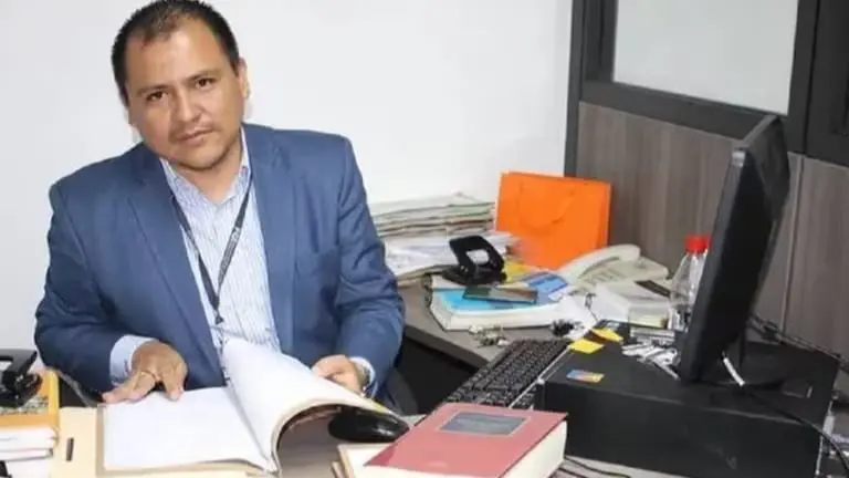 C&eacute;sar Su&aacute;rez, el fiscal que investigaba el asalto y la incursi&oacute;n de los delincuentes armados a las instalaciones de TC Televisi&oacute;n en Ecuador. RRSS