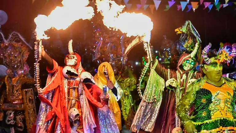 Fraternidad de Diablada, en el lanzamiento del Carnaval. /DICO SOL&Iacute;S