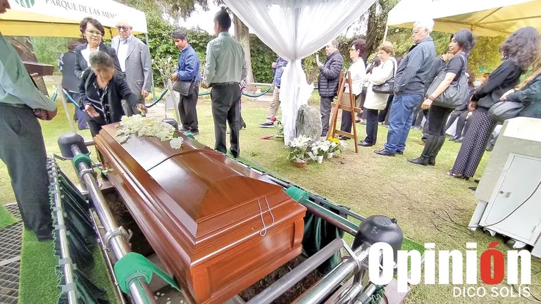 Entierro de Gaby Vallejo en el Parque de las Memorias. /  DICO SOLÍS