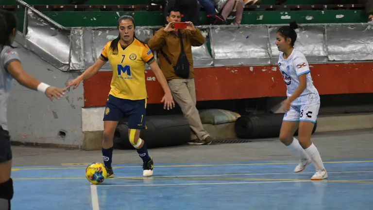 Una acci&oacute;n del partido por semifinal de Muriel./ FBF