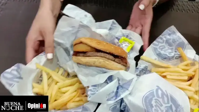Una de las hamburguesas del emprendimientos./ CAPTURA DE VIDEO