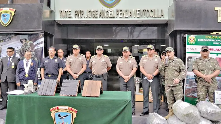 Per&uacute; secuestra droga procedente de Bolivia./ PNP/ERBOL