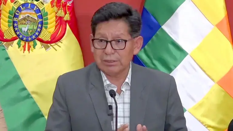 El ministro de Educación, Edgar Pary, en conferencia de prensa./ ERBOL
