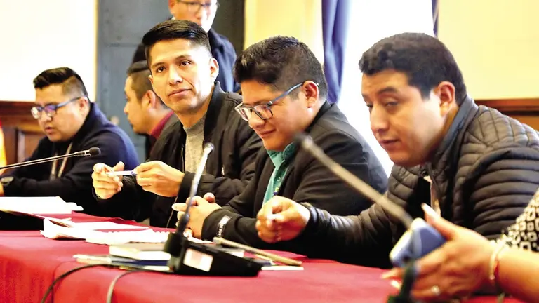 Asamble&iacute;stas en la reuni&oacute;n de la Comisi&oacute;n Bicameral, que debate sobre las elecciones judiciales./ APG
