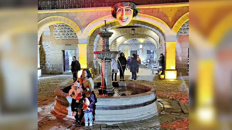 Algunas familias recorren la Casa de la Moneda en Potos&iacute;./ FUNDACI&Oacute;N BCB