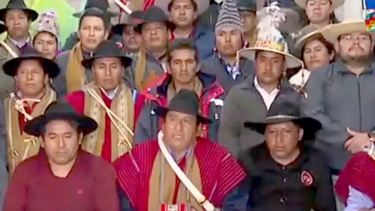 Dirigentes de la La Confederación Sindical Única de Trabajadores Campesinos de Bolivia (CSUTCB) en rueda de prensa./ ERBOL