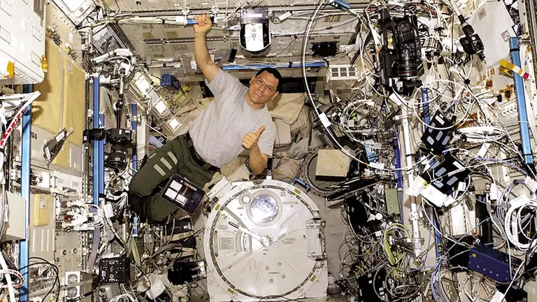 La aventura de Frank Rubio: 371 días tragando pasta de dientes en el espacio./ EFE.