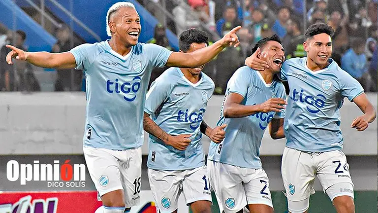 Jugadores del Celeste qhochala festejan una conquista en el estadio F&eacute;lix Capriles. DICO SOL&Iacute;S