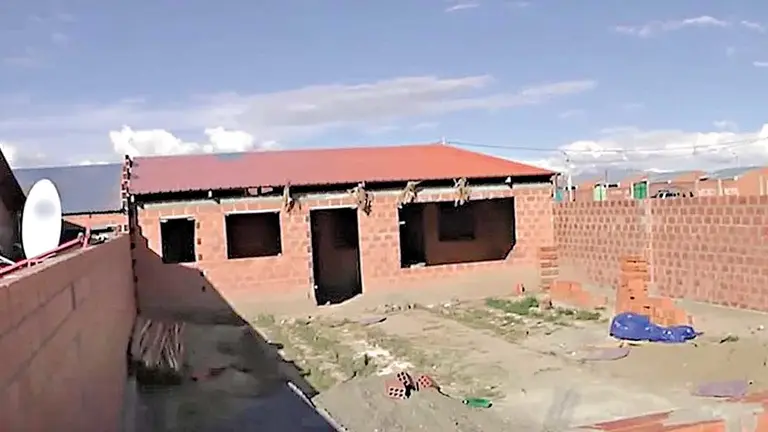 La propiedad donde encontraron sin vida a un hombre y a sus tres hijos en Viacha, La Paz. / RED UNO