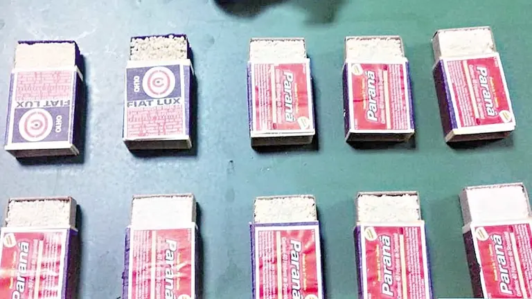 Descubren droga en cajas de f&oacute;sforos./ POLIC&Iacute;A BOLIVIANA