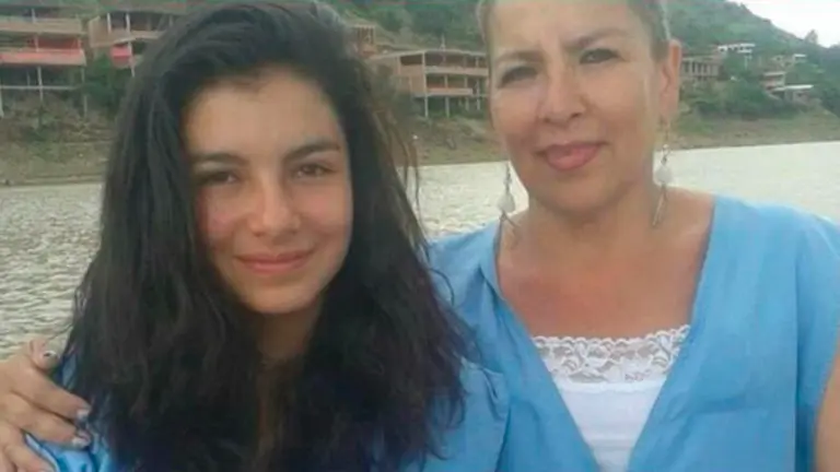 Fotograf&iacute;a de Miranda Tejada (hija) y Mar&iacute;a Lindaura Vega (madre) difundida por la Divisi&oacute;n de Trata y Tr&aacute;fico de la FELCC.