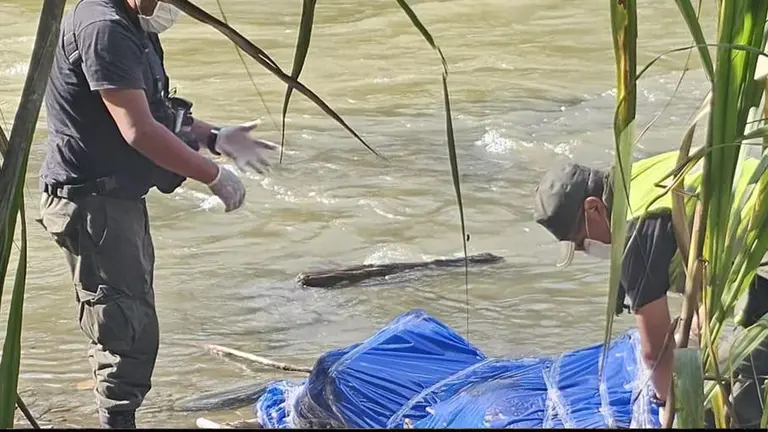 Fiscal&iacute;a investiga la muerte violenta de un hombre encontrado a orillas de un r&iacute;o en La Paz./ URGENTE.BO