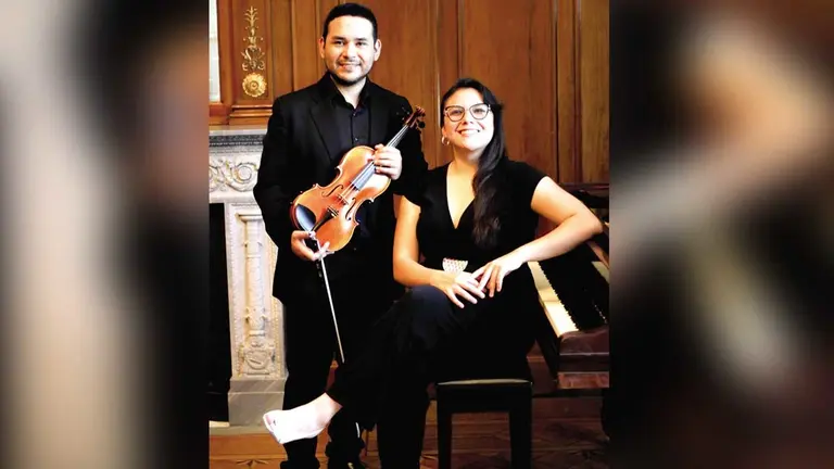 Los m&uacute;sicos Lizell Claros y Fabio Vargas./ CORTES&Iacute;A