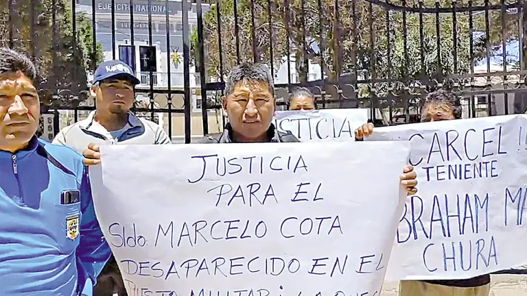 Pobladores piden justicia por el soldado Cota, en enero./  FACEBOOK JORGE HUANCA