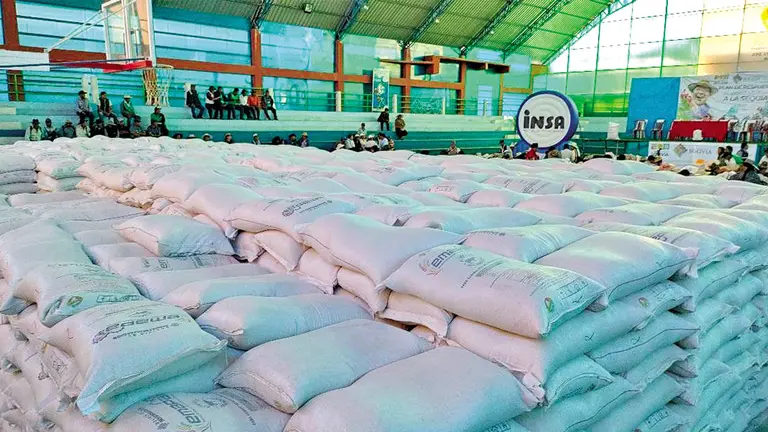 Las miles de bolsas de alimento balanceado para Punata./ GAM PUNATA