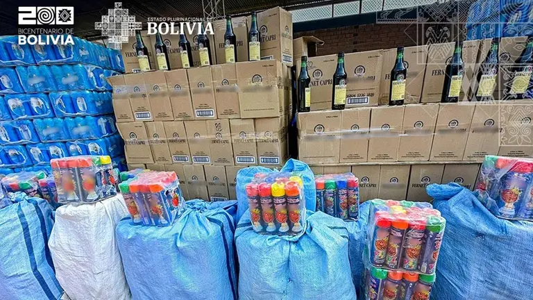 En Cochabamba durante el periodo festivo Aduana Nacional comisa 41 toneladas de contrabando./ ADUANA NACIONAL