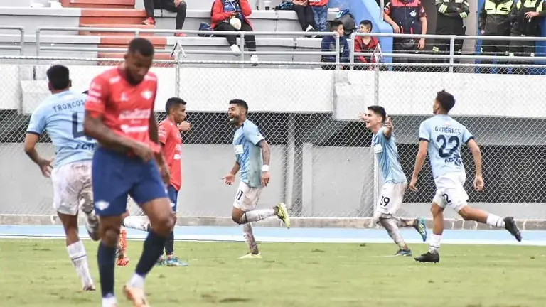 Aurora ofici&oacute; de local en el cl&aacute;sico valluno que gan&oacute; por la m&iacute;nima, en el estadio F&eacute;lix Capriles. DICO SOL&Iacute;S