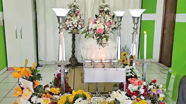 Velan el cuerpo de Esther Marisol M., primera v&iacute;ctima de feminicidio en Tarija./ CAPTURA TARIJA CONECTA