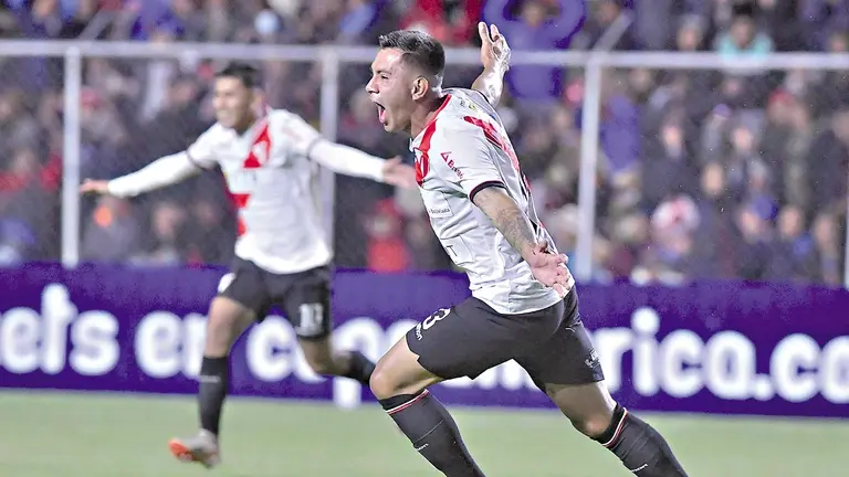 Una imagen del duelo de ida, que fue en El Alto./ APG