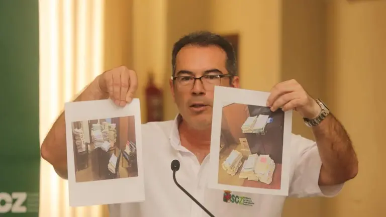 El gobernador en ejercicio de Santa Cruz, Mario Aguilera, en conferencia de prensa./ GOBERNACI&Oacute;N DE SANTA CRUZ