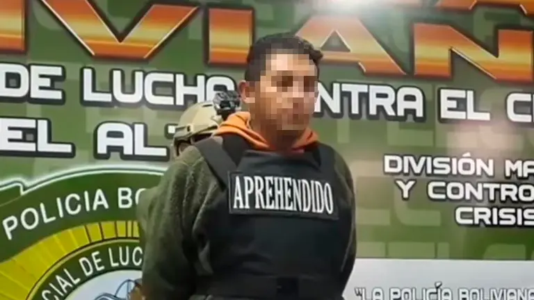 Aprehenden a albañil involucrado en la muerte de hombre que fue enterrado en su casa./ URGENTE.BO