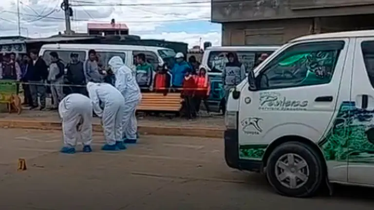 Efectivos de Homicidios en el lugar del asesinato del chofer. ONTV