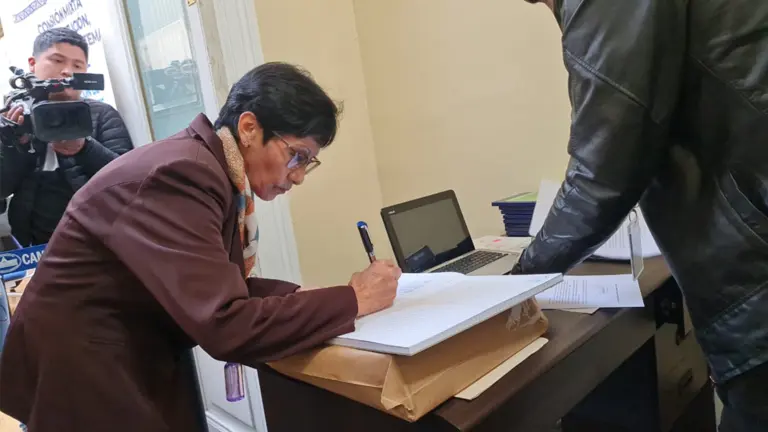 La abogada Lilian Paredes registrada como la primera mujer candidata al TSJ para las Elecciones Judiciales./ C&aacute;mara de Senadores.