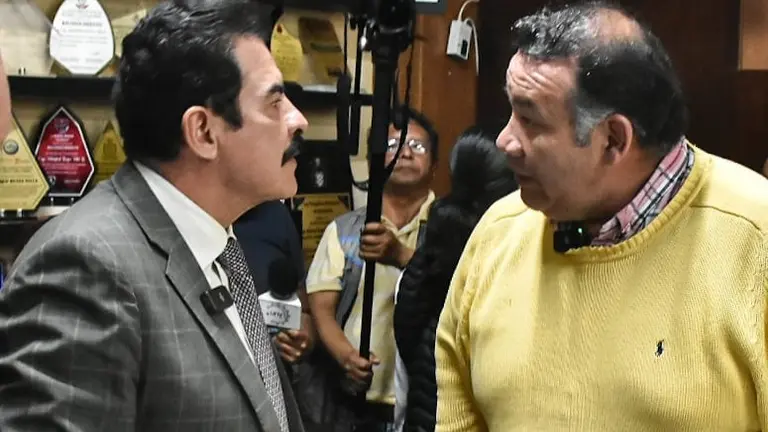El alcalde Manfred Reyes Villa junto a Humberto Arandia, director del INE. DICO SOL&Iacute;S