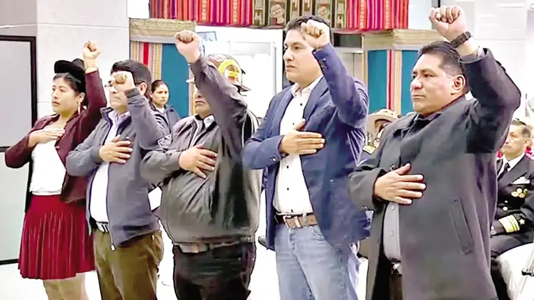 Los cinco ministros posesionados en la Casa Grande del Pueblo, en La Paz./ INFORMAS BOLIVIA