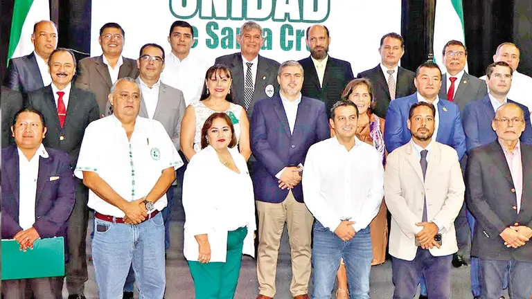 Los representantes de las instituciones de Santa Cruz en el encuentro./ CAO