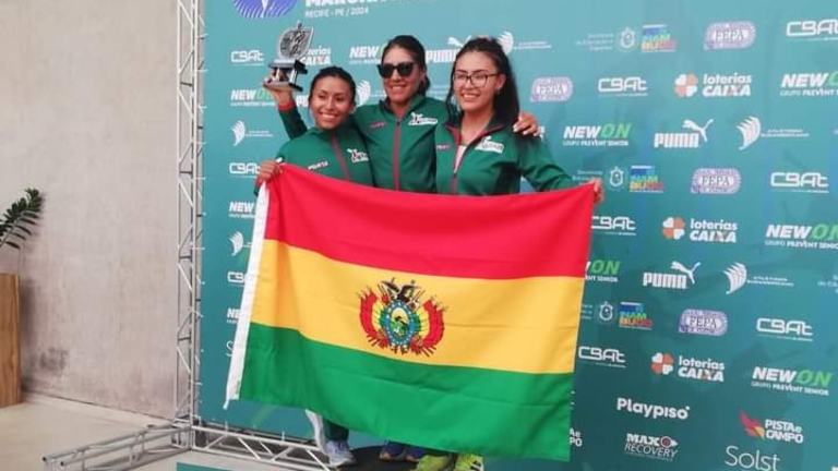 &Aacute;ngela Castro, Mayra Quispe y Casandra Nieto, atletas nacionales. FAB.