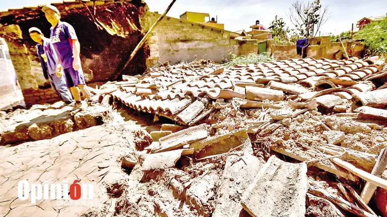 Una de las casas derrumbadas en la zona de Capilla en Cliza, este 11 de marzo./ DICO SOL&Iacute;S