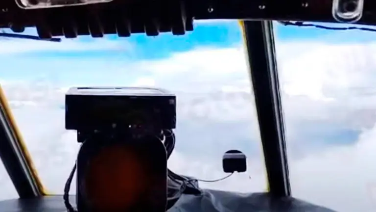 Imagen del procedimiento de 'bombardeo' de nubes. EL POTOS&Iacute;